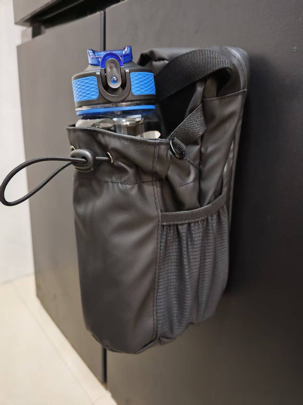 Magnetic Gym Water Bottle Bag with Shoulder Strap